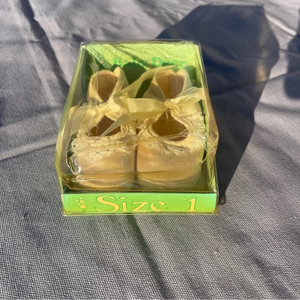 Vintage Baby Deer Shoes Light Pink Ruffle Satin Ribbon Size 1 Made in USA Infant